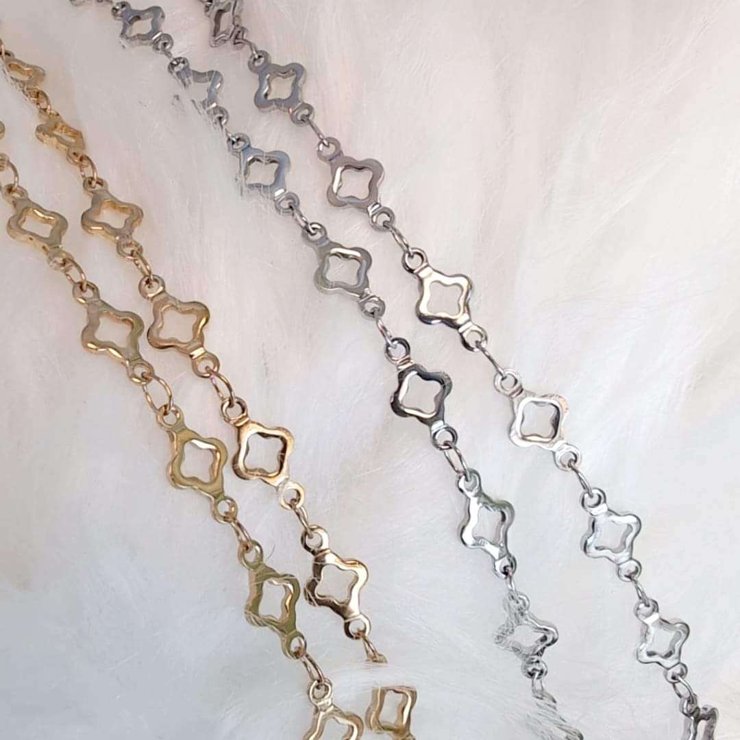 Clover Chain by the foot