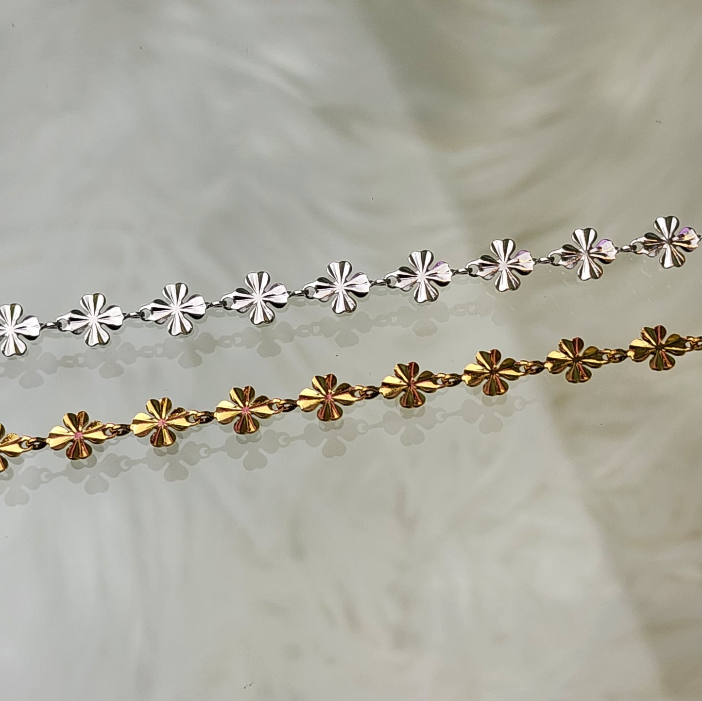 Engraved Clover Chain by the foot