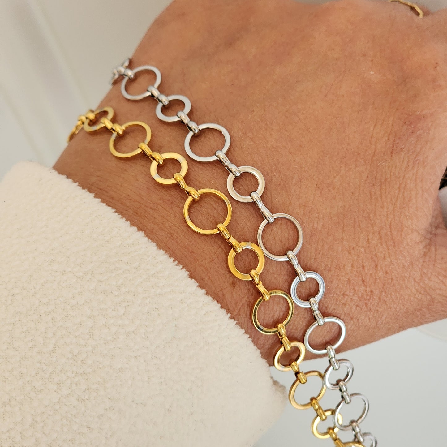 Retro Loop Chain by the foot