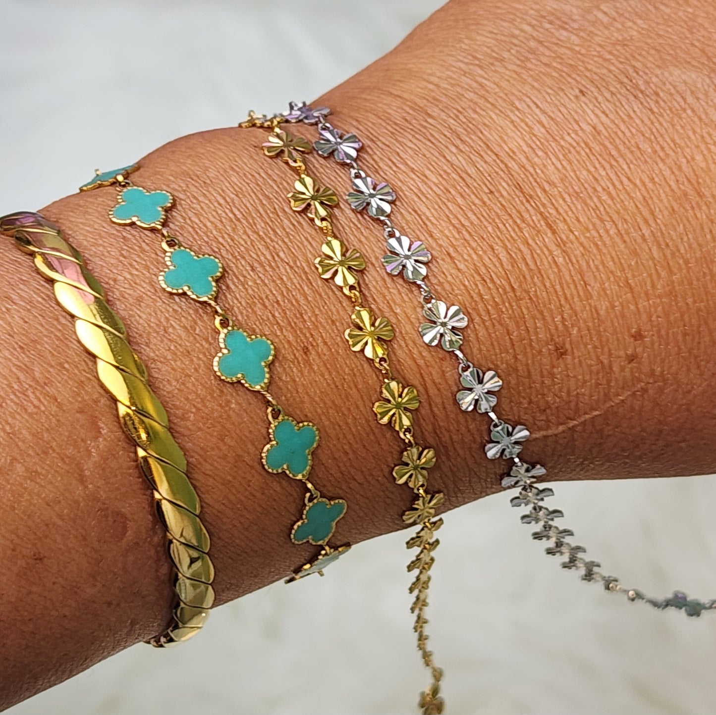 Engraved Clover Chain by the foot