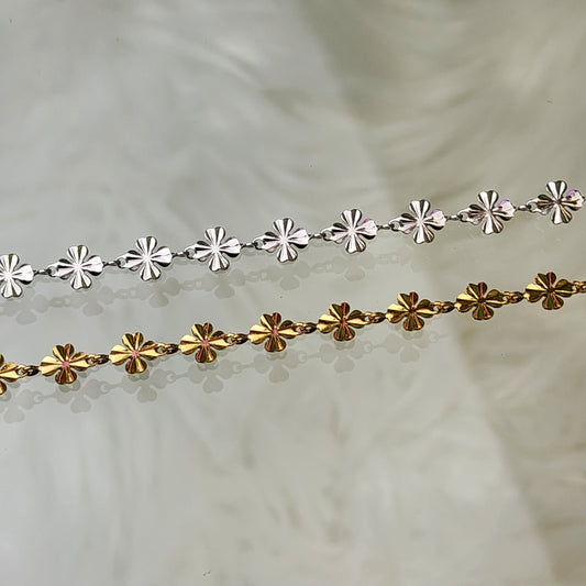 Engraved Clover Chain by the foot