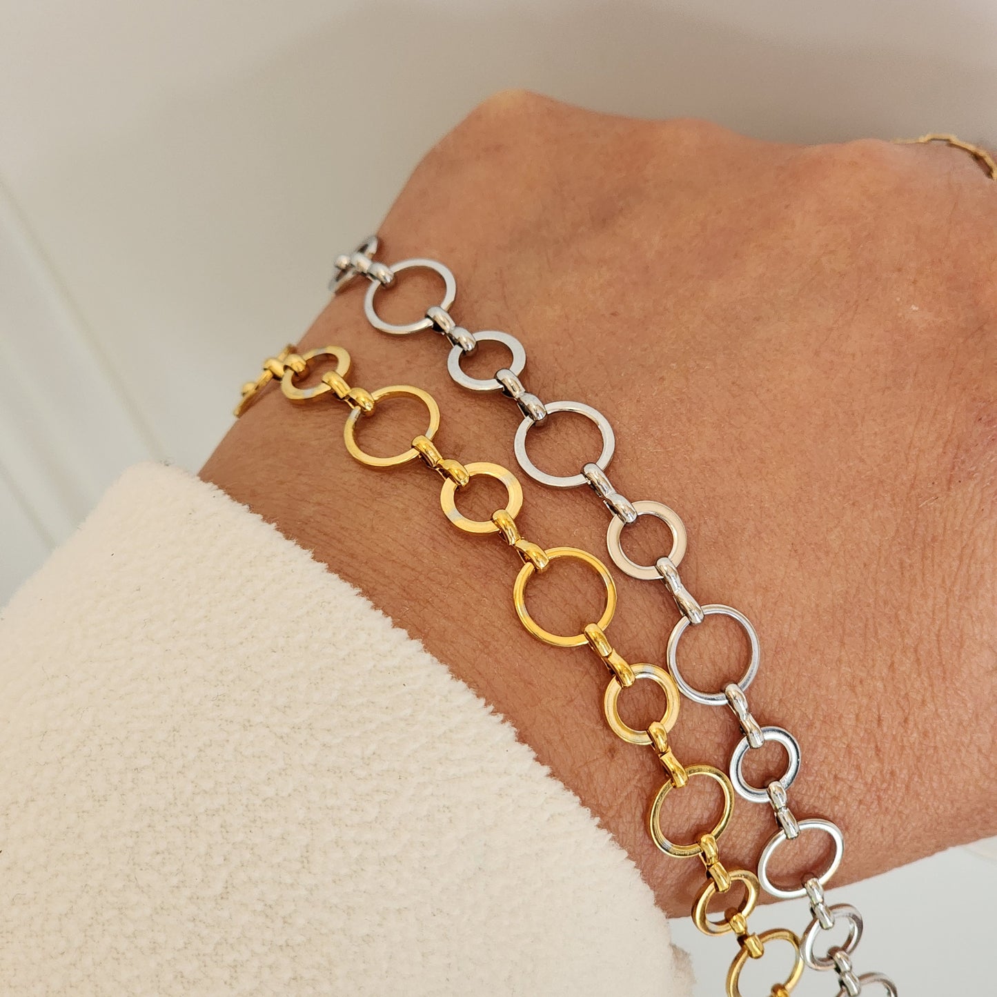 Retro Loop Chain by the foot