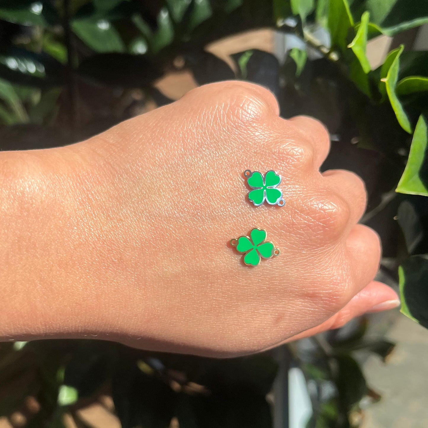 Clover Connector: 6 pieces 3 gold and 3 silver